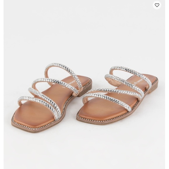 MADDEN GIRL Posh Womens Strappy Flat Sandals - Picture 1 of 5